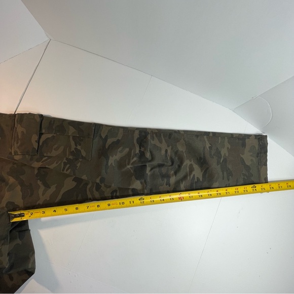 NWOT VICI Women's Green Camo Cargo Pants Stretch Size Large - Picture 9 of 10